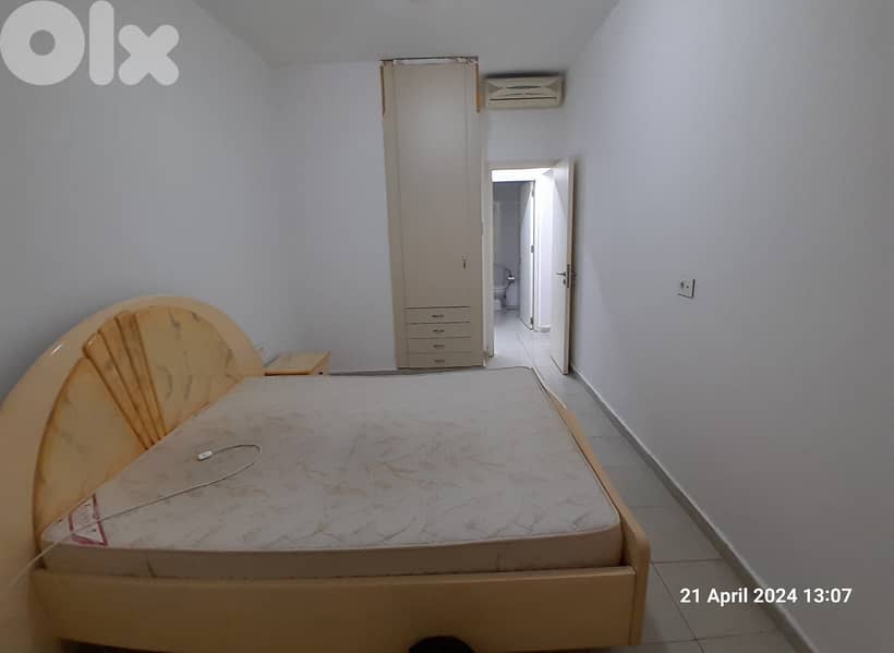 Queen Bed with Mattress  تخت مجوز كبير مع فراش 1