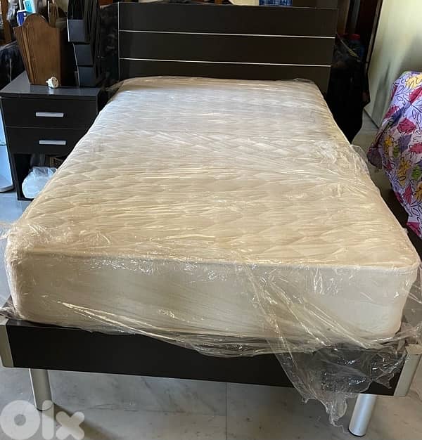 bed with mattress 0