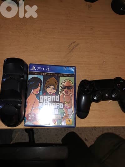 PS4 Original Controller+ gta the trilogy+charging dock