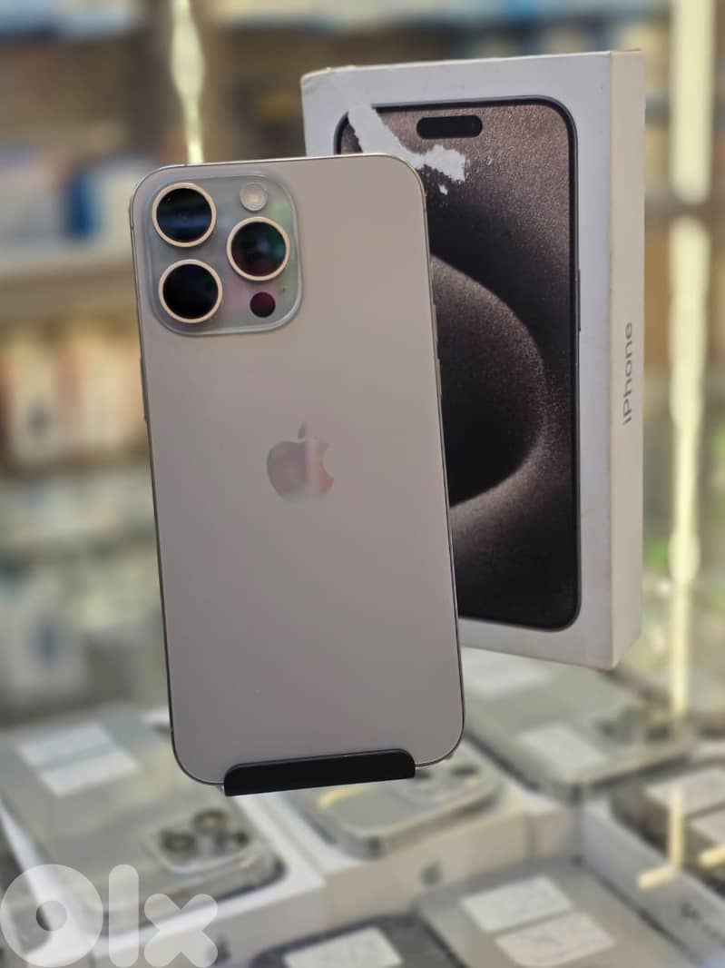 Used 15 pro max 256 gb natural 267 cycle 1000$ 0