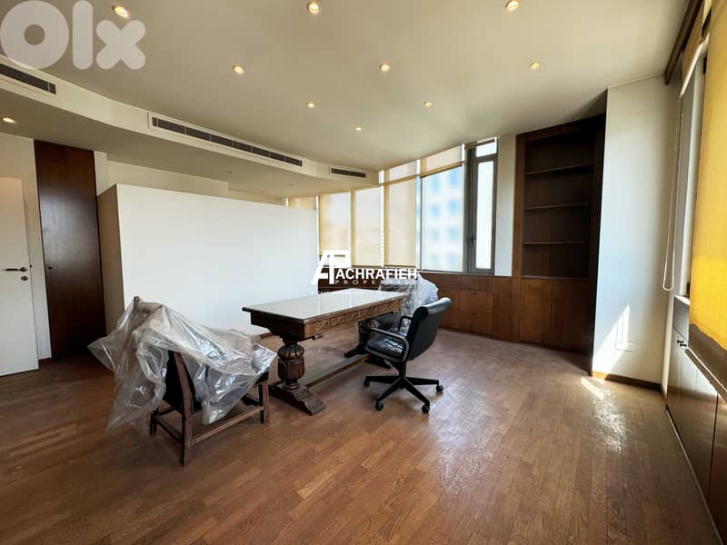 Office For Sale in Adlieh - مكتب للبيع في العادلية 0