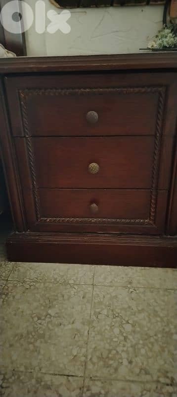 غرفة نوم خشب زين كلها متينة و قوية مع مفارش خشب زين 1