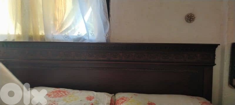 غرفة نوم خشب زين كلها متينة و قوية مع مفارش خشب زين 2