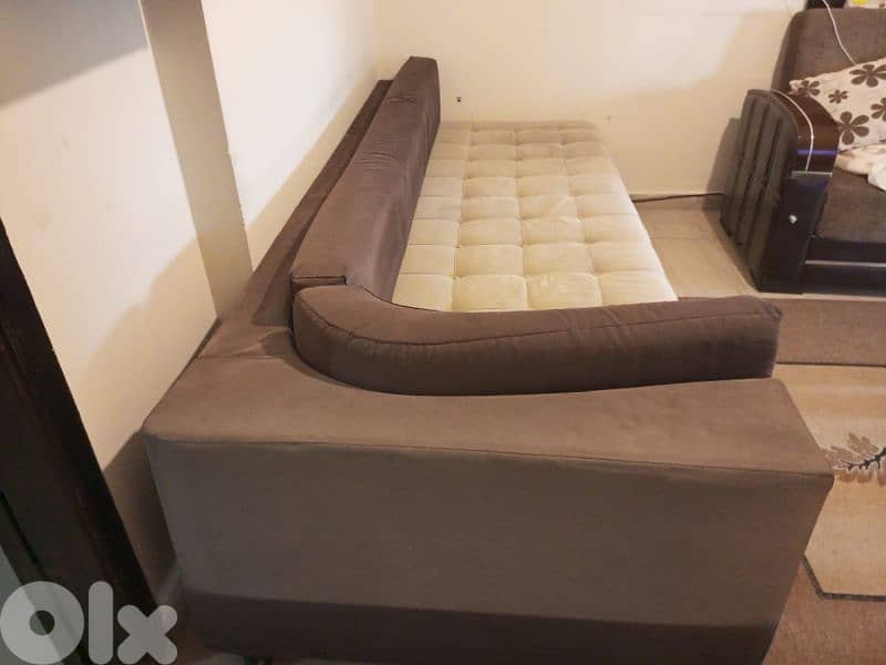 living room furniture 0