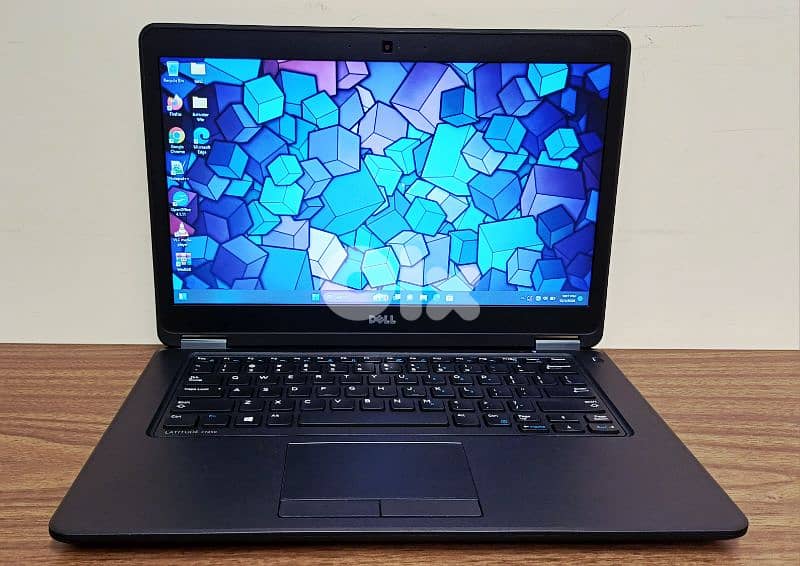Dell laptop core i5 - 8 gb ram - 256 gb ssd 9