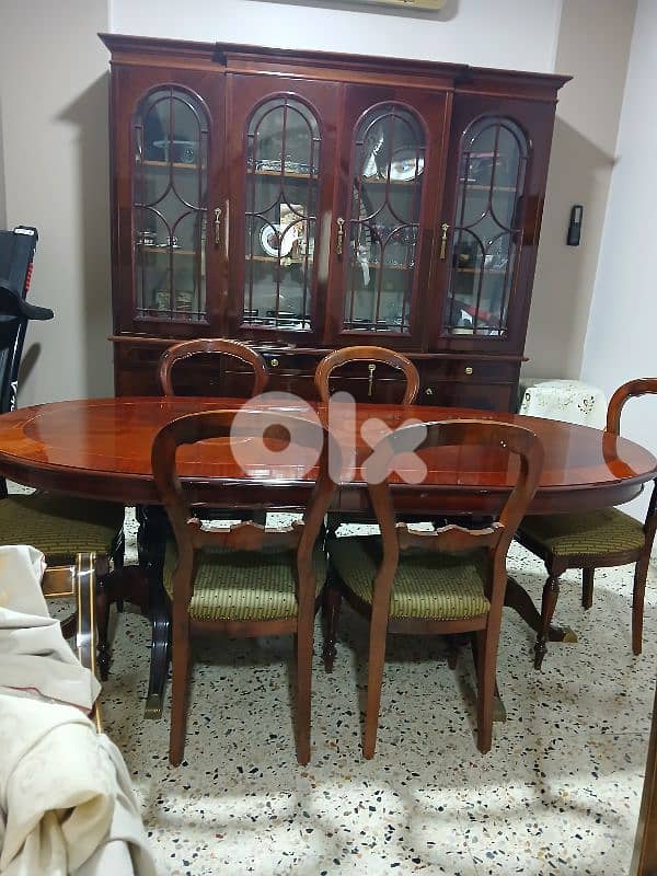 Dining table with 6 chairs and vitrine 0