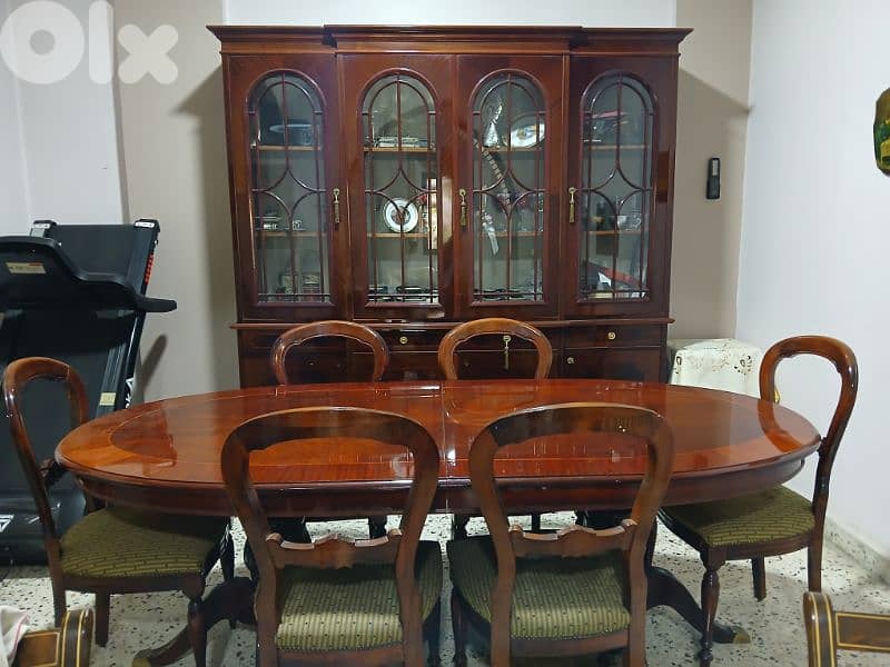 Dining table with 6 chairs and vitrine 1