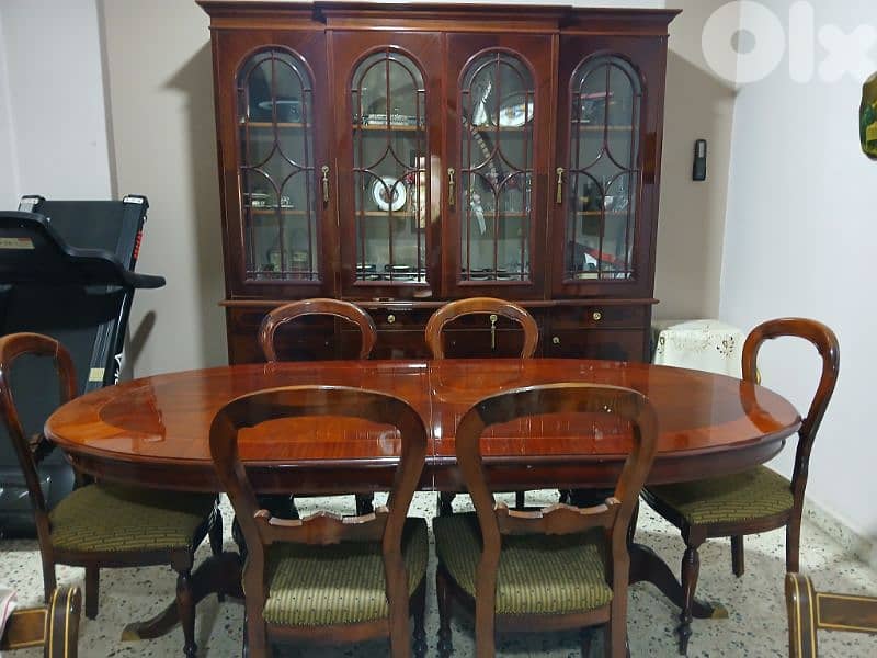Dining table with 6 chairs and vitrine 2