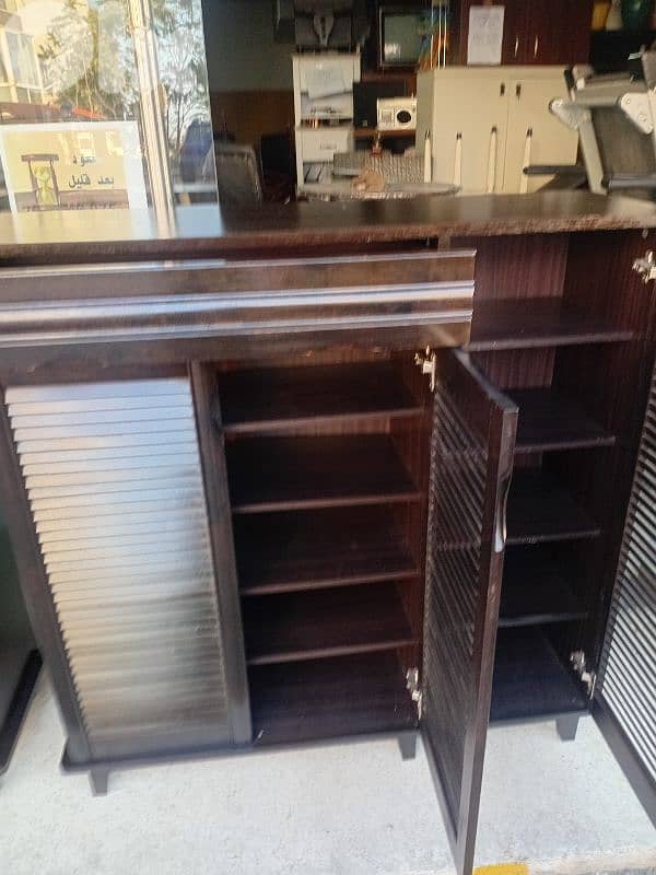 خزانة شبه جديد 2