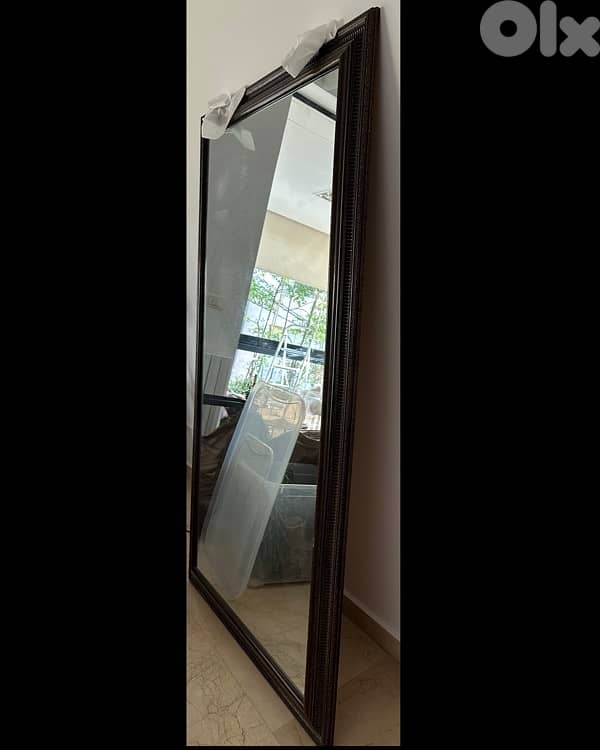 1 table, 2 sofas, 8 chairs, 2 mirrors 4