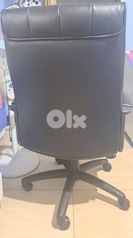 Office Chair (Executive) 1