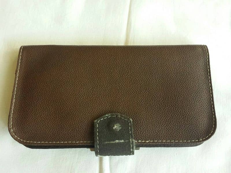 Elegant brown leather wallet - Not Negotiable 1