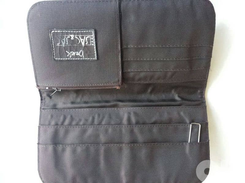 Elegant brown leather wallet - Not Negotiable 2