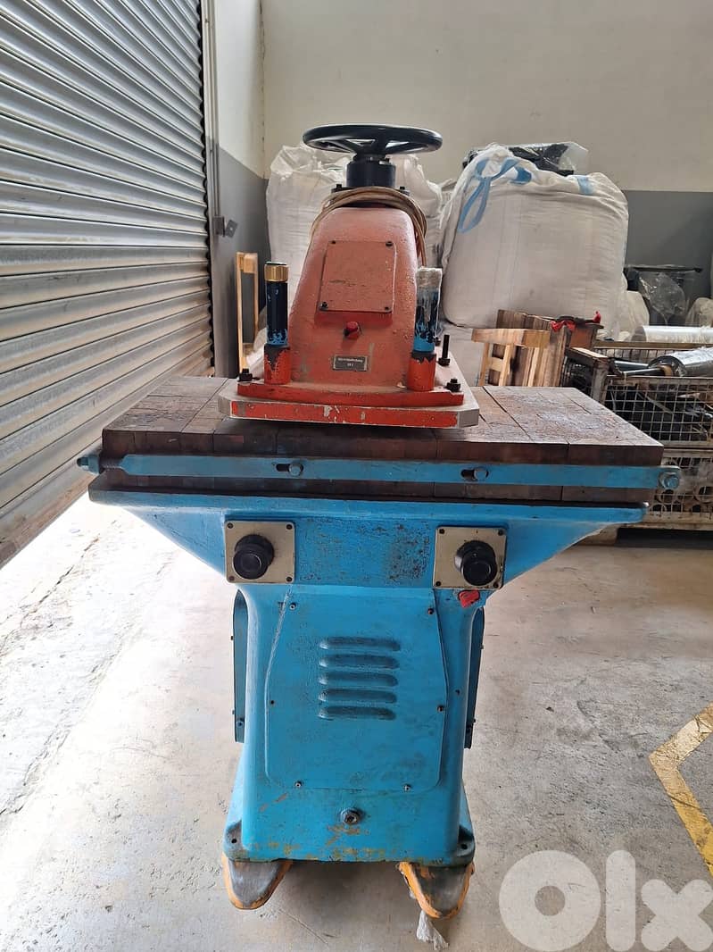 مقطع تفصيل جلد  Clicker Press 1