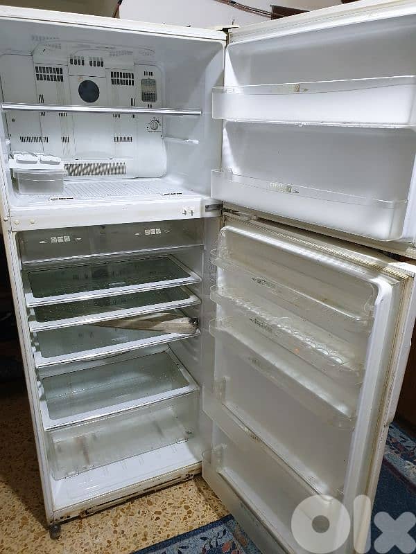 براد وثلاجة ماركة Sharp 1