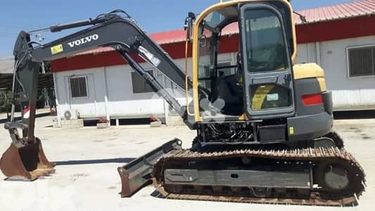 volvo excavator 9 tons ECR88 almost new