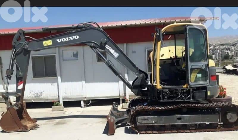 volvo excavator 9 tons ECR88 almost new 1
