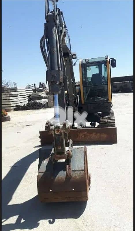 volvo excavator 9 tons ECR88 almost new 3