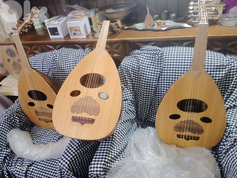 عود مميز بسعر مميز 110$ فقط ومع شنطة وريش كل الاعواد جديدة 0