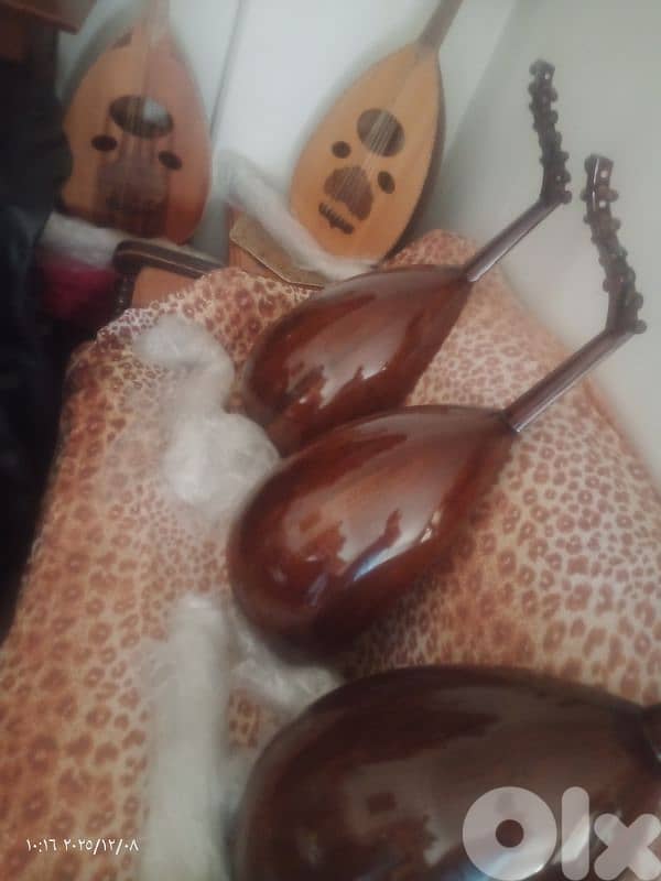 عود مميز بسعر مميز 110$ فقط ومع شنطة وريش كل الاعواد جديدة 6