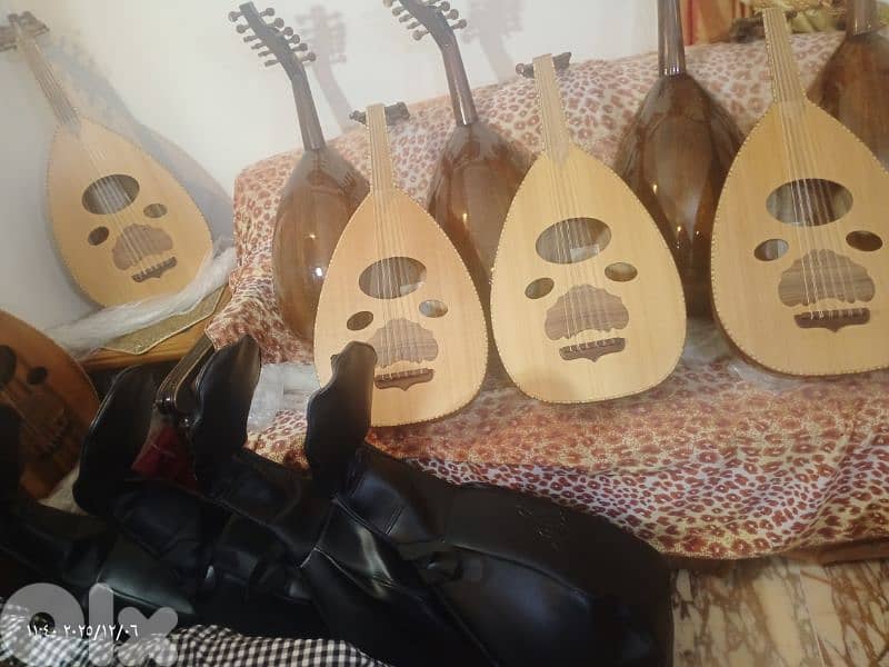 عود مميز بسعر مميز 110$ فقط ومع شنطة وريش كل الاعواد جديدة 13