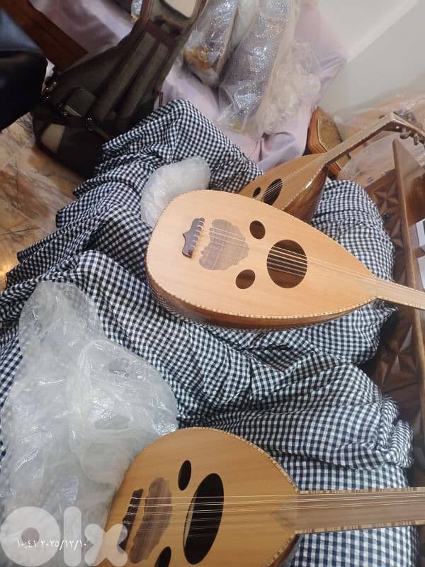 اعواد مميزة بأسعار مميزة 110$ فقط كل الاعواد جديدة ومع شنطة وريش 5