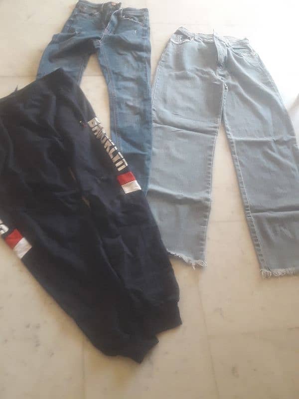 شروة ٨٠ قطعة او اكثر تقريبا تياب واحذية 3