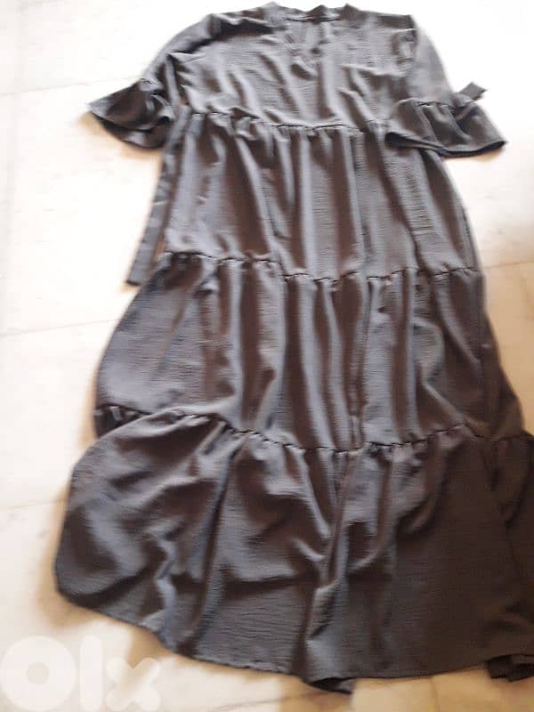 شروة ٨٠ قطعة او اكثر تقريبا تياب واحذية 4