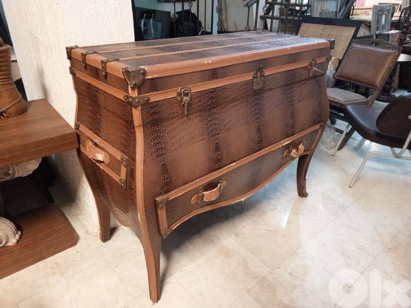 antique real leather and wood chest 0