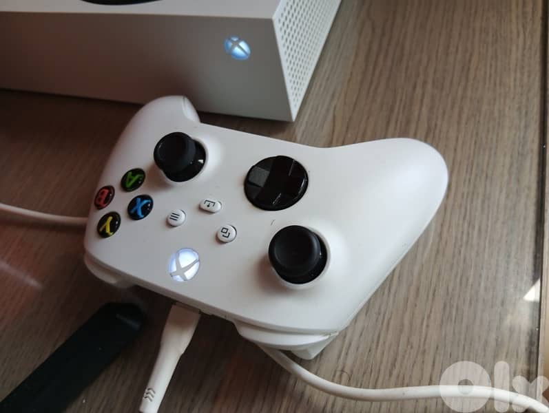 xbox series s with screen 1