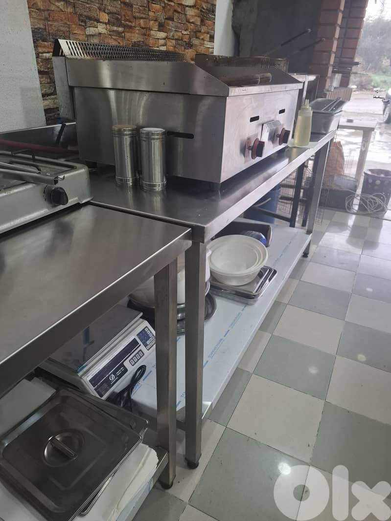 ستاند مطعم 0