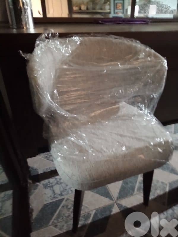 Square dining table 4