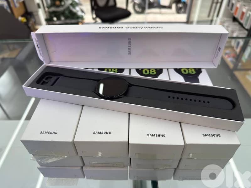 Samsung Watch 5 44mm Open Box: - Mint Condition 0