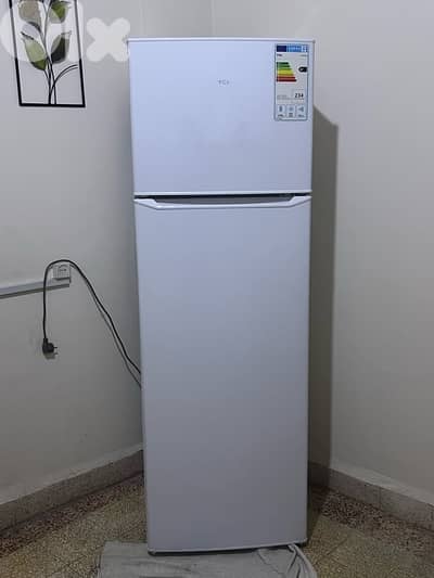 MEDIUM TCL REFRIGERATOR