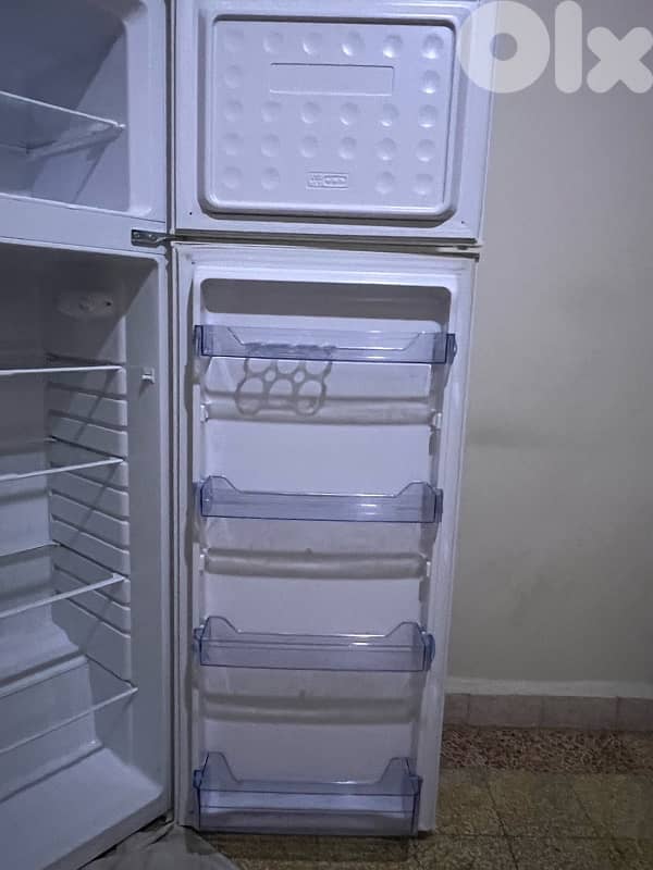 MEDIUM TCL REFRIGERATOR 2