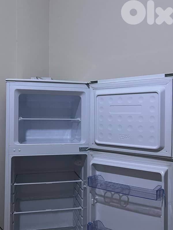 MEDIUM TCL REFRIGERATOR 3