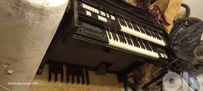 بيانو مستعمل فاخر من الآخر