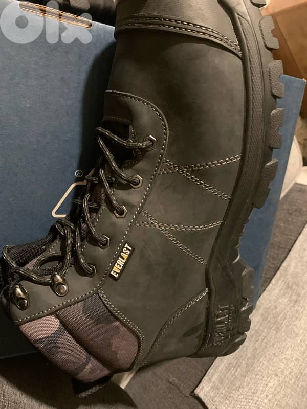 حذاء الأمان عملي ومتين 0