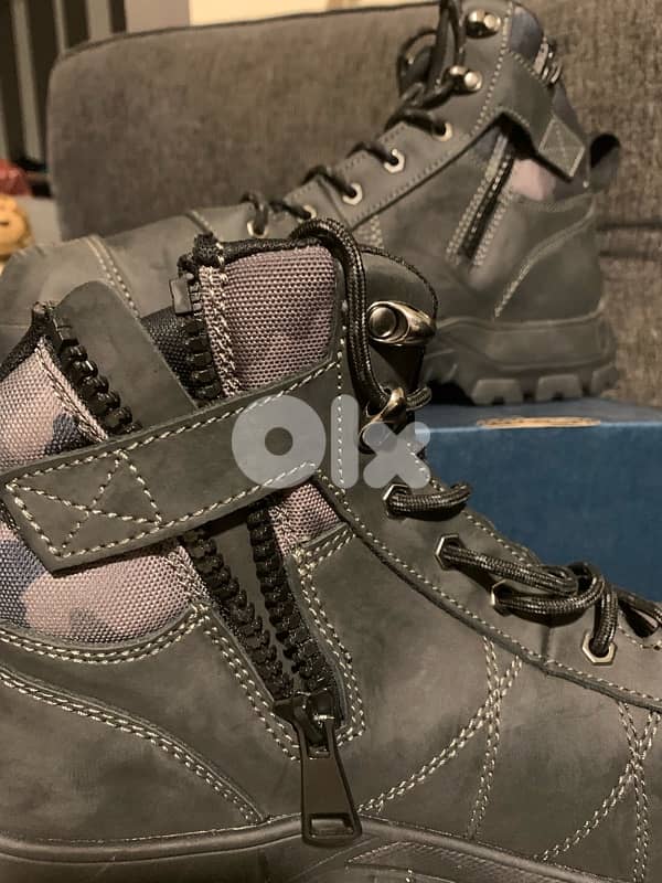 حذاء الأمان عملي ومتين 2