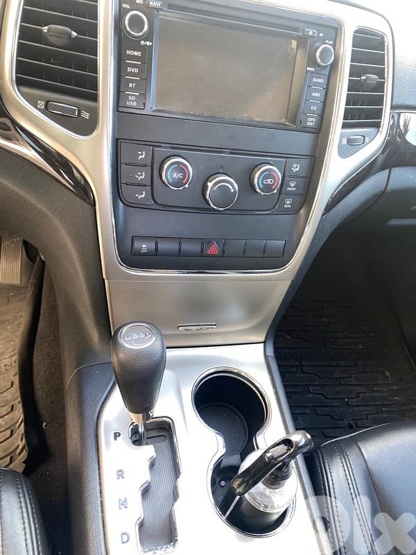 Jeep Grand Cherokee 2011 0