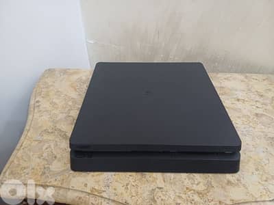 ps4 Slim 1TB+2 controlls+cd game