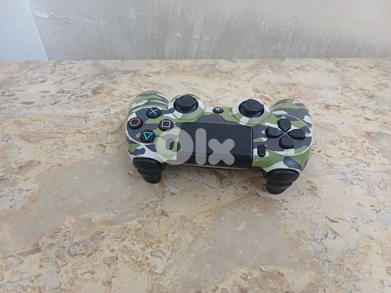 ps4 Slim 1TB+2 controlls+cd game 2