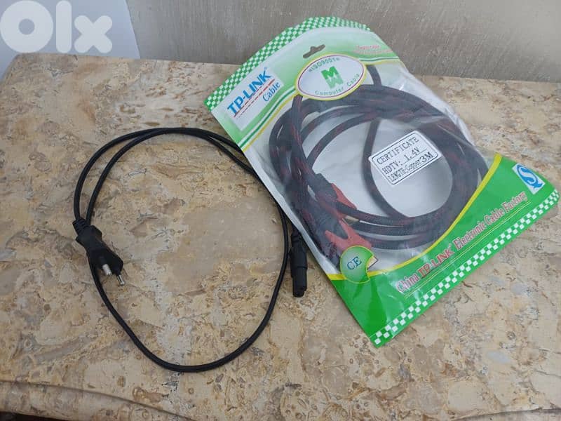 ps4 Slim 1TB+2 controlls+cd game 4