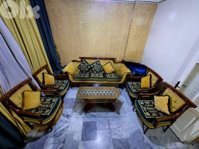 طقم كنبايات حفر خشب زان خمس قطع وطاولة