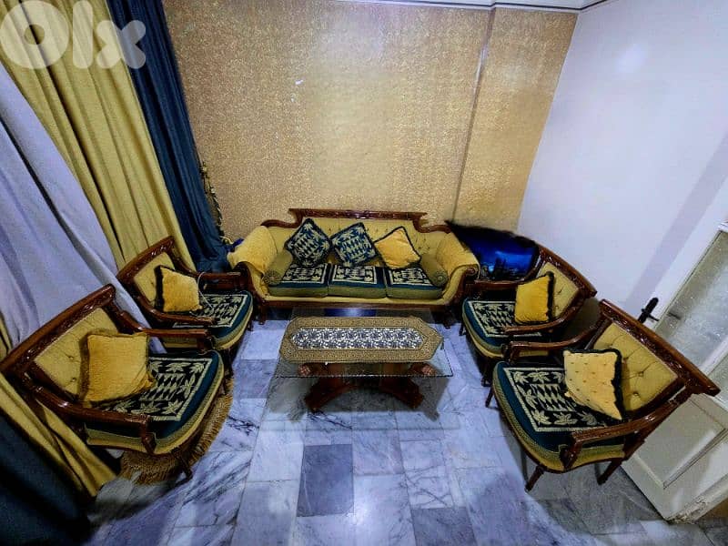 طقم كنبايات حفر خشب زان خمس قطع وطاولة 0