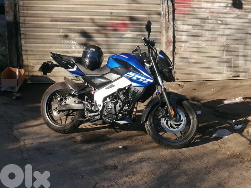 Pullsar NS 200 motorcycle 3