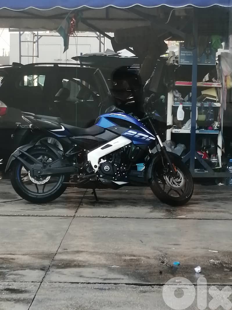 Pullsar NS 200 motorcycle 4