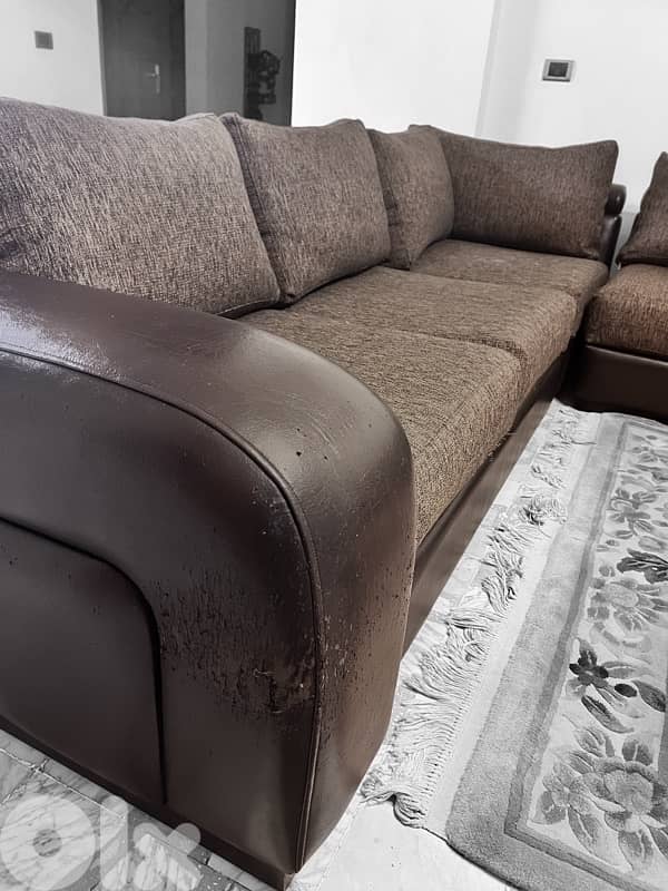 L-Shaped Sofa & Coffee Table 4