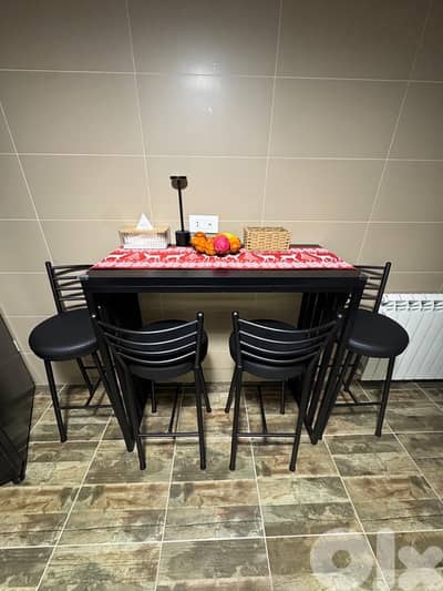 brand NEW kitchen Bar + 4 chairs