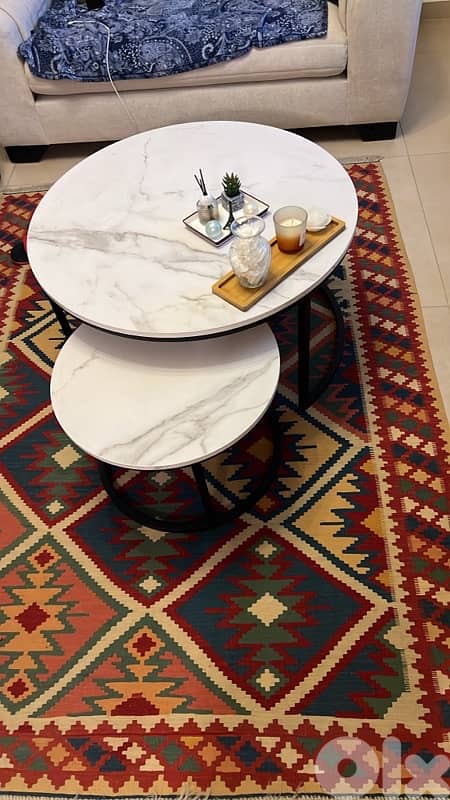 طاولتين بحالة ممتازة طاولات نصف 0